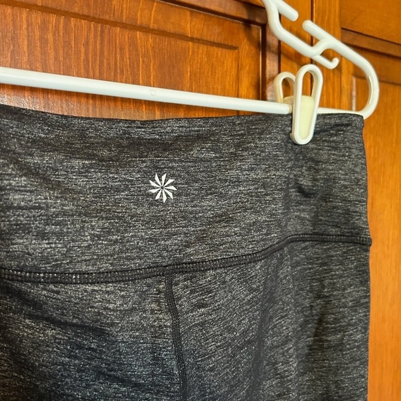Athleta Chatarunga Capri Grey Size Medium - Picture 5 of 7